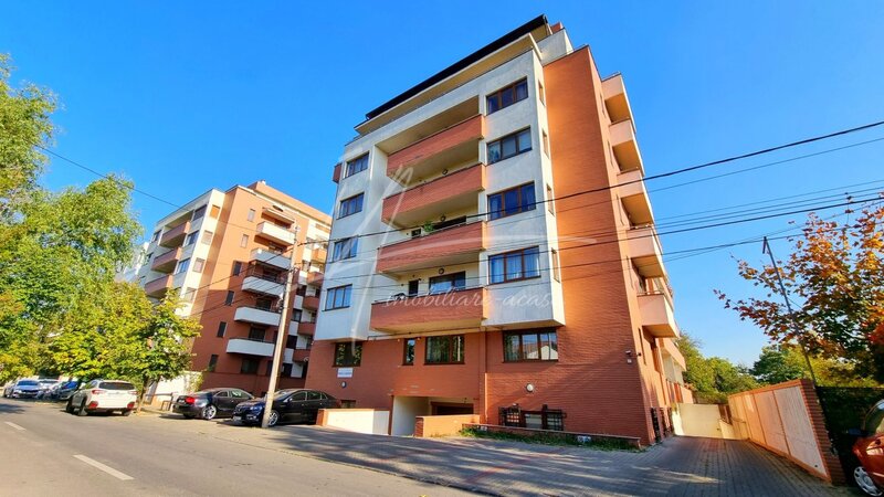 Baneasa, apartament cu trei camere mobilat, utilat si doua locuri de parcare in subteran.